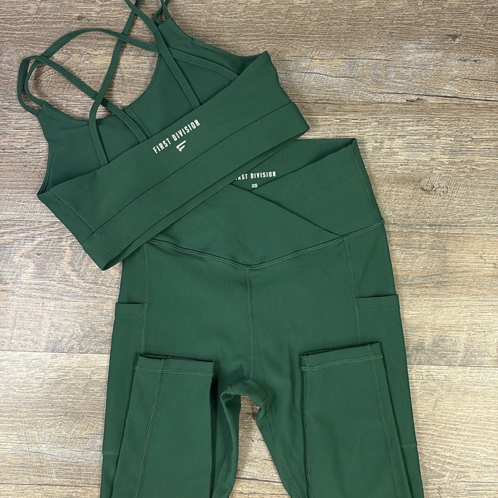 First Division 2 Piece Ribbed Sports Bra and Cross Front Leggings Set Size XS